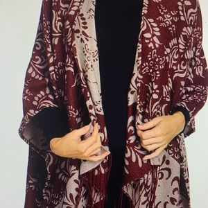 Wrap sophisticated style charming ruana designed baroque flora pattern